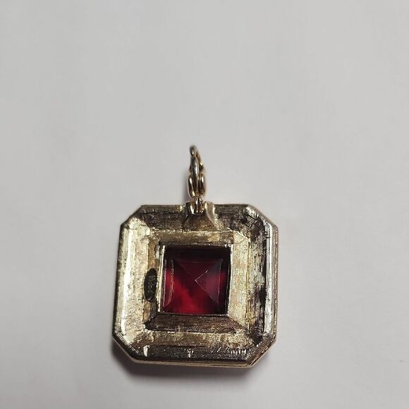 HOBÉ Elegant Gold and Red Pendant - Picture 7 of 9